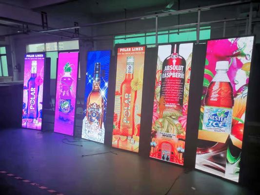 Guter Preis Anschlagtafel-ultra dünner leichter Werbungs-Schirm des 1500 Nissen-Plakat-Innen-LED Online