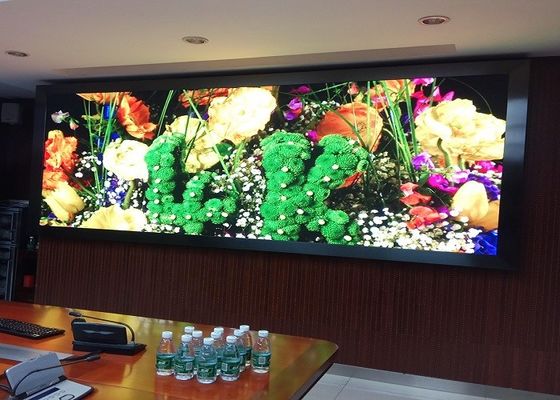 LED-Anzeige mit 6,5 kg Leichtbau und IP43-Schutz