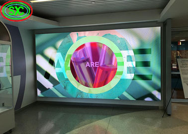 Kurvige Anzeige Led-Bildschirm Fenster-Panel schlanke Werbung Storefront Medienfilm Transparente LED-Digital-Fenster-Anzeige