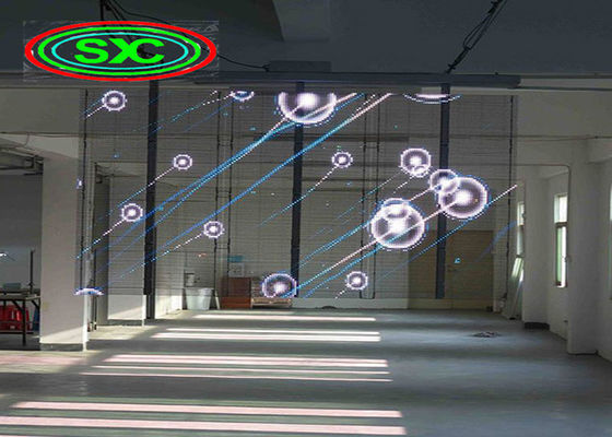 Guter Preis Farbenreicher transparenter LED Schirm P3.91 4500nits SMD2020 Online