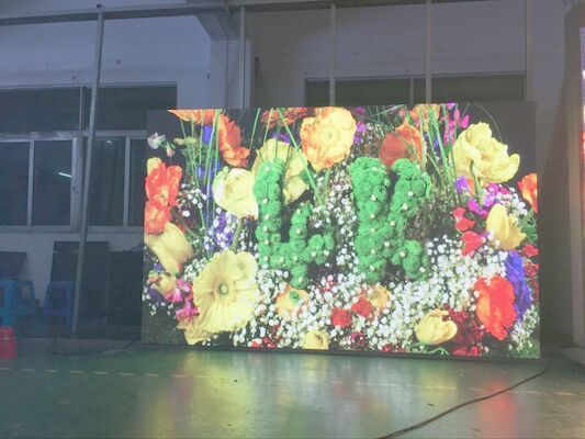 Innenraum-Full-Colour-LED-Display für Werbeveranstaltungen und mehr hohe Dichte P4 Videowand mit fortschrittlicher Steuerungstechnologie und breite Kompatibilität für atemberaubende Visuals