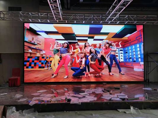 Große flexible Miet-LED-Leinwand, kein Verschmieren, 1/32 Scan, HD 1R1G1B P2,5 mm LED-Bildschirmmodul