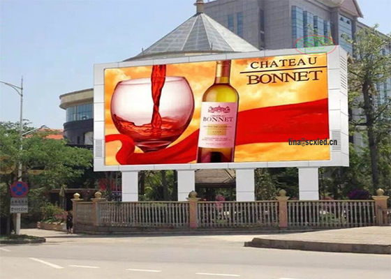 P3.91 Outdoor-Billboard 5000 Nits Helligkeit 500*500mm 1R1G1B Led-Billboard