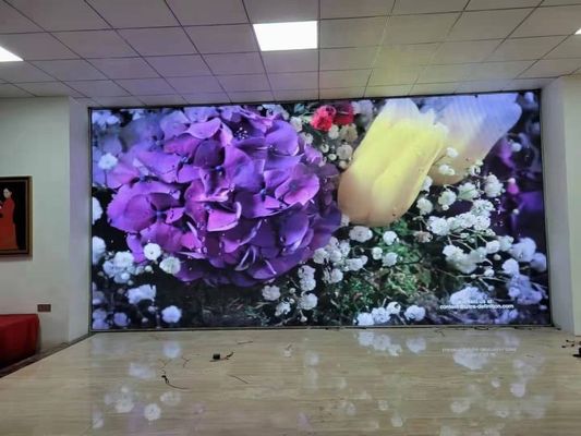 Innen-Vollfarb-LED-Display mit RGB 3-in-1-SMD2121-Lampengröße und 10 oder 14-Bit-Signalverarbeitung für flüssige und lebendige Videoausgabe