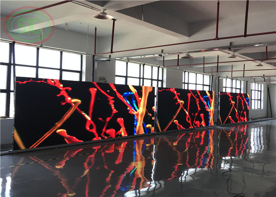 Leichte und farbige LED-Anzeige für den Innenbereich für Ausstellungen. Einfache Installation und Transport. Geeignet für Flussshows.