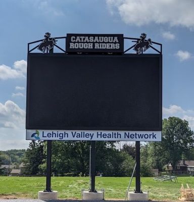 Hochhelligkeit Outdoor Full Color LED Display mit 16777216 Farbtypen und 8000cd/m2 Weißbalance Helligkeit