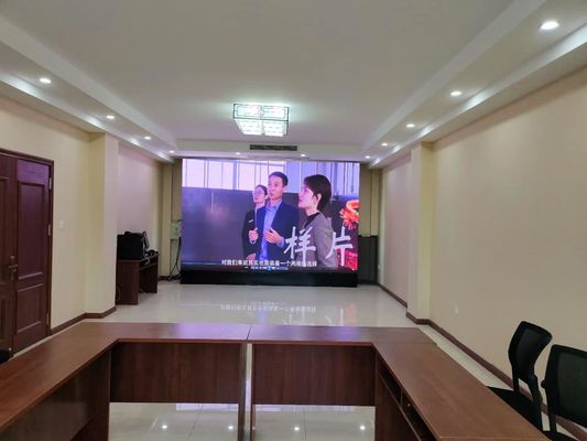 Indoor Full Color LED Display 576x576mm mit 3mm Pixel Pitch und 1R1G1B Konfiguration für eine hervorragende Farbgenauigkeit