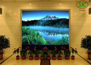 Vermietung von geschwungenen Bildschirmen/feste LED-Innen-Full-Colour-Display-Bildschirme mit kleinem Abstand 640mm*640mm P2,5 ultraklar