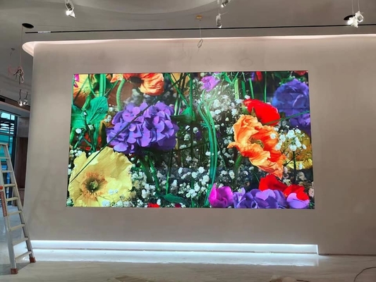 Innenraum-Full-Colour-LED-Display mit maximalem Stromverbrauch von 680 W/m2 und durchschnittlichem Stromverbrauch von 300 W/m2
