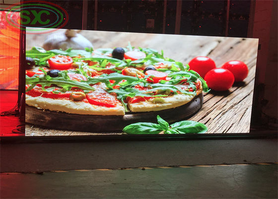 Innenraum-Full-Colour-LED-Display mit 250x250mm-Modulen und 500x1000mm-Schränken, die eine hohe Pixeldichte und Wärmeemission bieten