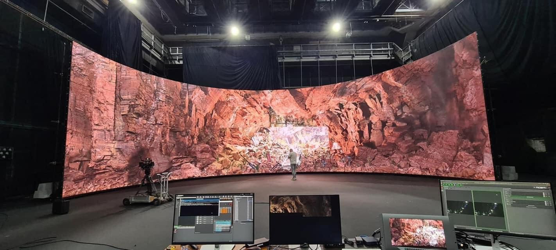 Hintergrund Große geschwungene Kirchenbühne LED P3 P4 Innenkonzerte Innenraum Vollfarb-LED-Display