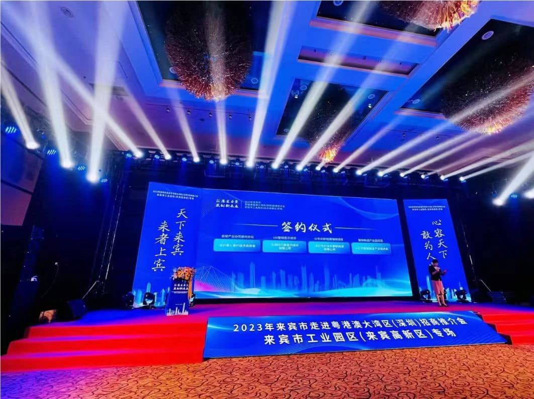 Innen P3.9 Vollfarb-LED-Display mit umfassender Multimedia-Kompatibilität und Echtzeit-Inhaltssynchronisation mit dem PC