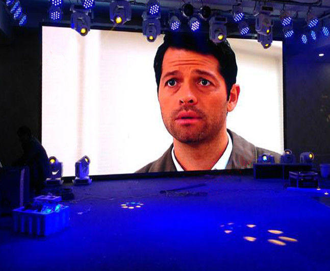 Fest-/Mietbildschirm Kleine Tonhöhe P1.667 Indoor LED-Display 1/30 Scanning Vollfarbbildschirm