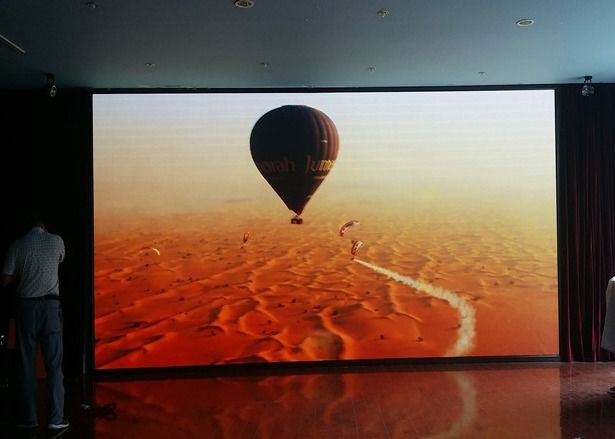 P4 Innenraum Smd2121 LED Druckguss Aluminiumbildschirm RGB Stahlschrank 3 Jahre Garantie