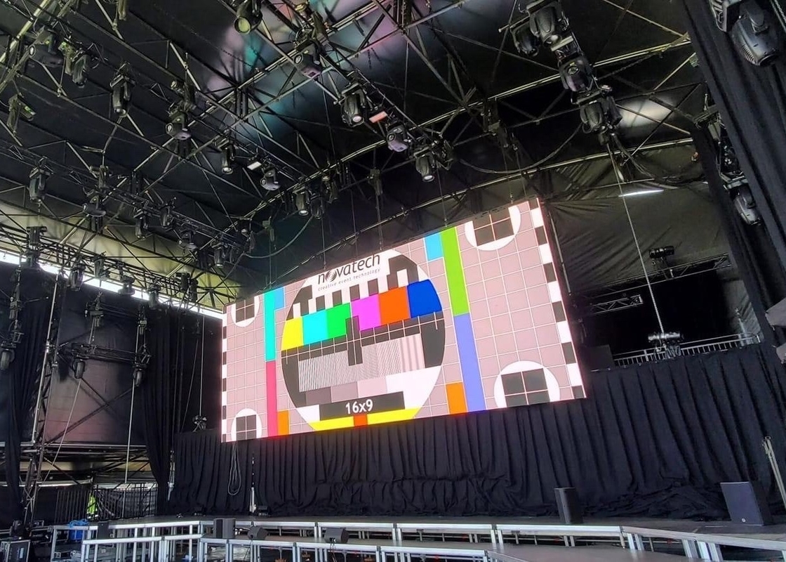 Hohe Übertragungsrate statische Outdoor-Full-Colour-LED-Display 1000x1000mm Schrank