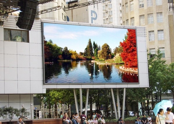 Wasserdichtes, statisches, vollfarbiges P16 DIP-LED-Werbedisplay im Außenbereich