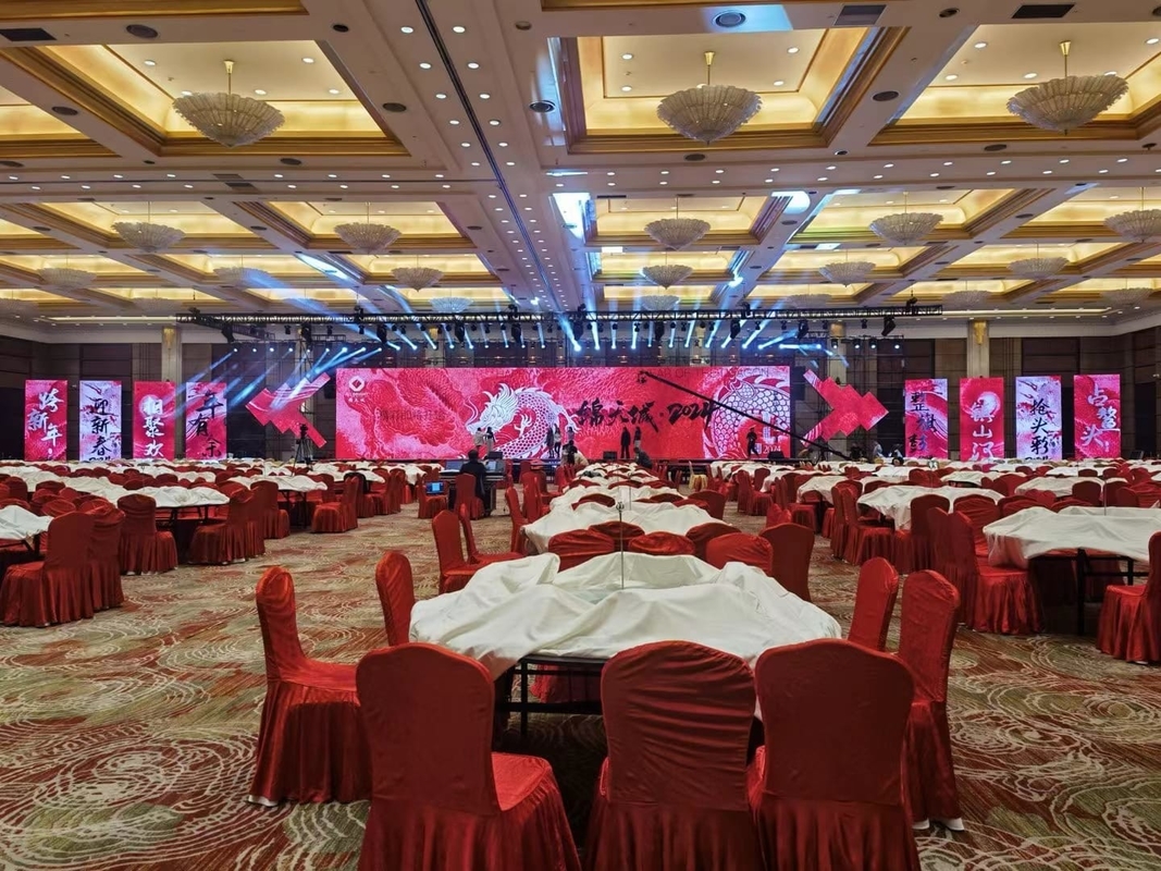 500x500mm Cob P1.2 P1.5 P1.9 P2.6 P2.9 Innenraum-Richtwinkel-LED-Display-Bildschirm 90 Grad Ecke LED Videowand