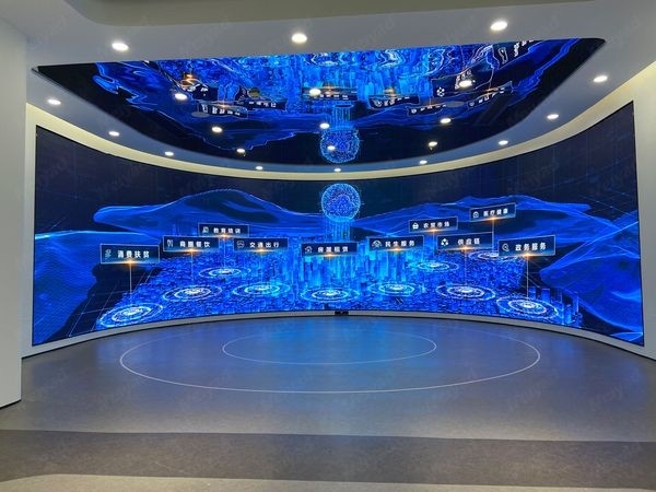 Innenraum-Full-Colour-LED-Display mit maximalem Stromverbrauch von 680 W/m2 und durchschnittlichem Stromverbrauch von 300 W/m2
