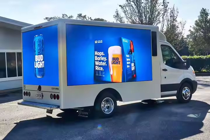 China Full Color Led Mobile Truck P5 Mobile LED Werbeplakate Bildschirm im Freien