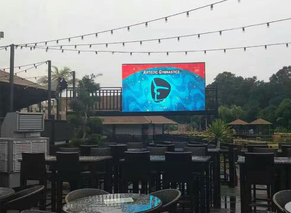 Outdoor P6 Vollfarb-LED-Display mit gebürstetem Stahlgehäuse und IP65-Schutz, geeignet für raue Umgebungen