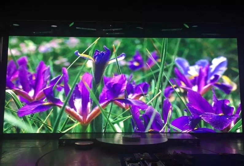 Breiter Blickwinkel Innenraum Vollfarb-LED-Display 4 mm Shopping-Markt Werbebildschirm