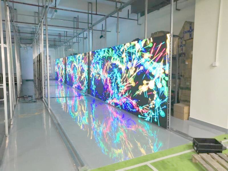 2000cd/m2 Helligkeit Transparenter LED-Bildschirm, Farbwerbung LED-Werbetafeln