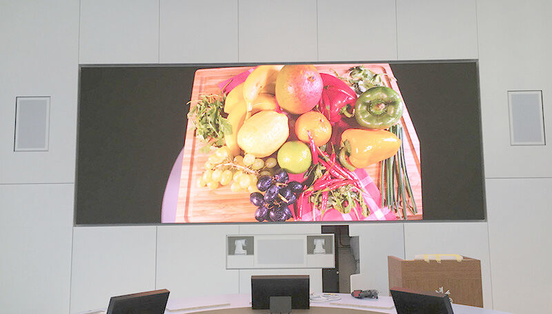 Feine Tonhöhe hohe Auflösung und Helligkeit P1.875 Indoor Giant LED Display Farbwerbung