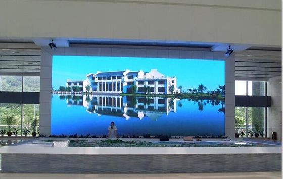 Guter Preis Vollfarbiges Video für Innenräume Wandbildschirm P4 hochauflösende hohe Pixel 2x3m LED-Video Online