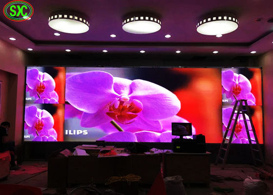 Guter Preis HD Indoor P2.5 Vollfarb-LED-Display mit 2,5 mm kleinem Pixelabstand und kundenspezifischem Gehäuse Online