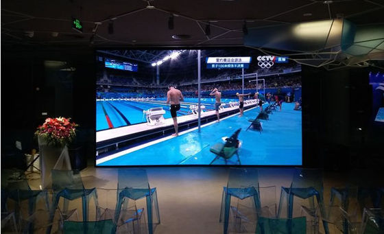 Guter Preis P2.5 Weiter Blickwinkel HD LED-Wasserdichtes und Staubdichtes Billboard AC220V / 50H Online