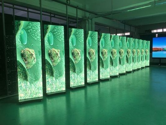 680x2000mm Bildschirmgröße LED-Plakat-Display mit 1R1G1B Farbkonfiguration und 320x160mm Modulgröße