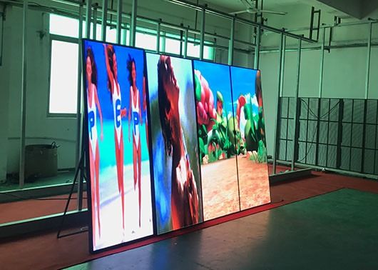 Guter Preis SMD2121 Chips LED Poster Display Aluminiumplatte 680x2000mm Bildschirmgröße für die Anzeige Online