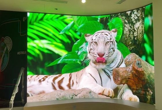 Guter Preis 640x640mm Vermietungsplatte 3840Hz hohe Erneuerung Kinglight SMD Vollfarbe super dünne LED-Displayp2,5,3840hz Erneuerungsrate,Novastar-Karte Online