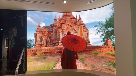 Guter Preis Vollfarbiger P3-LED-Bildschirm für Innenräume 576x576mm Led-Werbefläche für Ausstellungen, 3840hz Erneuerungsrate, 1000nit Helligkeit Online