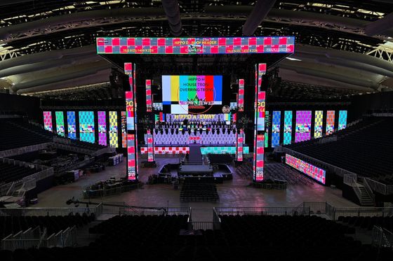 Guter Preis Druckguss-Aluminiumbildschirm Festinstallation/Vermietung Anpassungsfähiger Konferenzraum Ultra HD P2.5 Kleine Tonhöhe Innenraum-Full-Colour-LED-Display Online