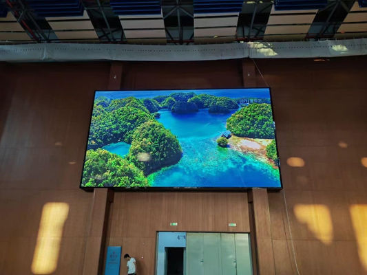Guter Preis Innenraum-Full-Colour-LED-Display P2.5 mit und Verbrauch zur Vermietung mit superdünnem Schrank und hoher Auffrischungsrate 3840Hz Online