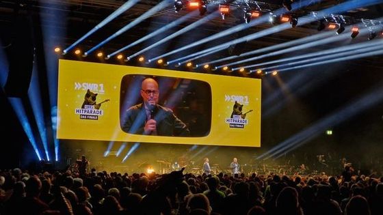 CE/ROHS/FCC-Standard Feinspitch-LED-Display mit Druckguss-Aluminium-Gehäuse und SMD2121-Lampentyp