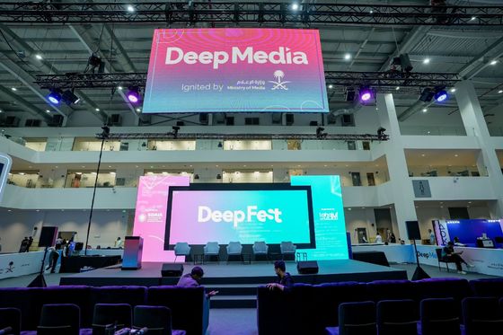 Vollfarbige Rohrchip-Fine-Pitch-LED-Anzeige mit Dichte 640000 Punkte/m2 und hoher Helligkeit von 1000CD/m2