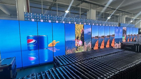 Guter Preis Aluminium-LED-Poster-Display mit Aluminium-Panelmaterial und Modul Auflösung 209*104 Online