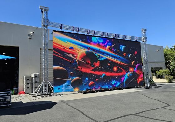 900w/m2-600w/m2 Stromverbrauch RGB-LED-Display 140/60 Blickwinkel für eine lebendige Farbdarstellung