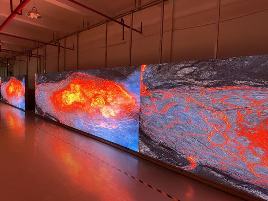 Optimale Leistung RGB LED-Bildschirm mit 10000 Stunden Display-Lebensdauer und Betriebstemperatur von -12/50