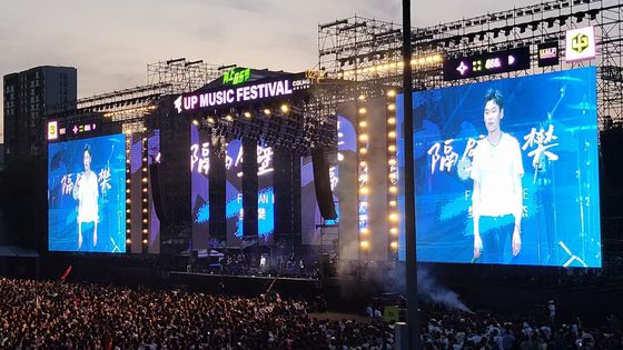 Verbessern Sie Ihre Displays mit SCXK-RGB LED-Display Werbung LED-Bildschirme 100000 Stunden Lebensdauer und 62500/m2 Pixeldichte