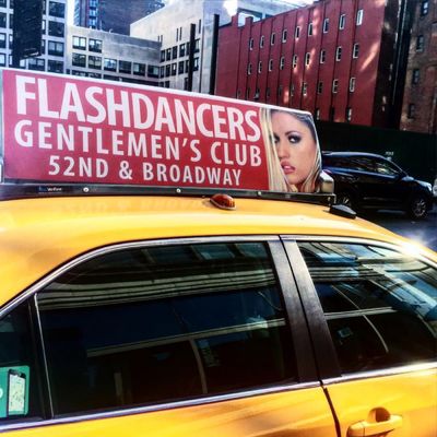 3 mm Pitch Size Car LED Screen Board 320*106dot Bildschirmauflösung für eine effektive Autoreikunde