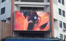 Weißabgleich Helligkeit ≥7500 cd/m2 Festleuchtbildschirm mit individueller Schrankmenge und Aluminiummaterial