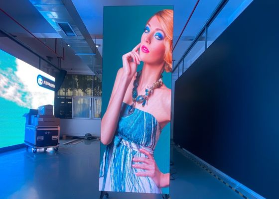 Guter Preis Poster Bildschirm Aufrecht Werbebildschirm P2.5 Kleine Tonhöhe Smart Indoor 1R1G1B HD LED Bildschirm Online