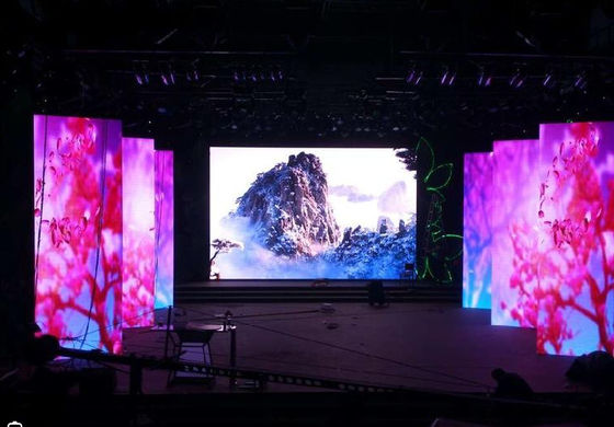 Wetterfestes Außen-Mehrfarben-LED-Anzeigemodul Größe 250 * 250 mm, Gehäusegröße 500 * 1000 mm