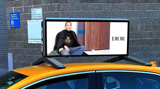 Antriebsmodus Asynchrone Steuerung Auto LED-Schildschirm mit 5 mm Tonhöhe und 1R1G1B Konfigurationen