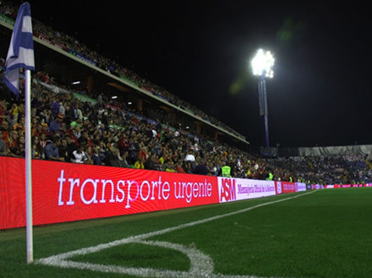 Guter Preis Hergestellt P10 SMD Stadium-LED-Display mit ≥6500cd/m2 Helligkeit Online