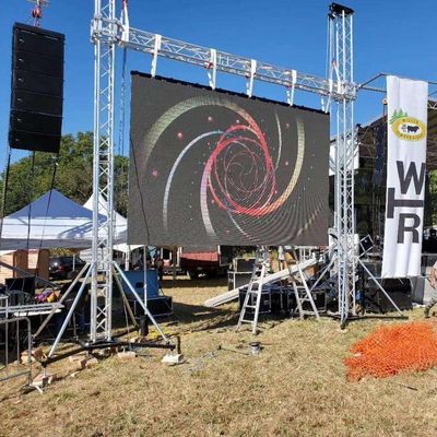 438 Watt/m2 Durchschnittlicher Verbrauch Miet-LED-Display mit 500*500mm Panelgröße und Gehäuseabmessung