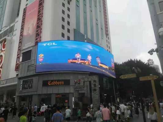 Outdoor-Vollfarb-LED-Display mit hoher Bildwiederholrate und Farbkontrast für klare und lebendige visuelle Präsentationen